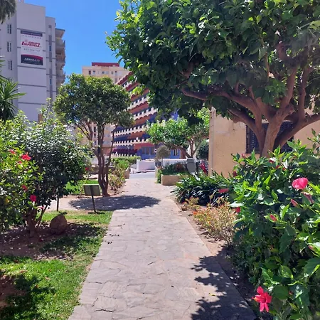 Apartment Estudio Con Piscina Y Parking, Playa A 4 Min A Pie, Tren A 2 Min