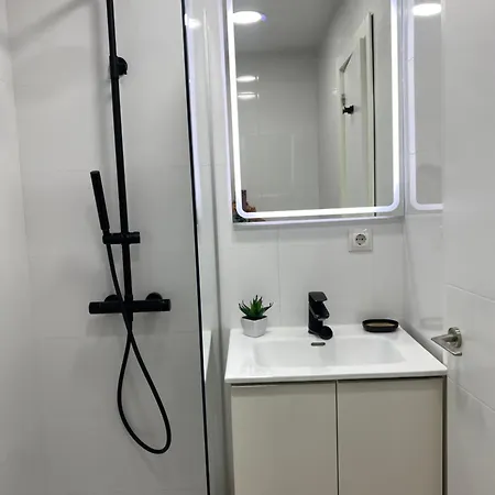 Estudio Con Piscina Y Parking, Playa A 4 Min A Pie, Tren A 2 Min Apartment