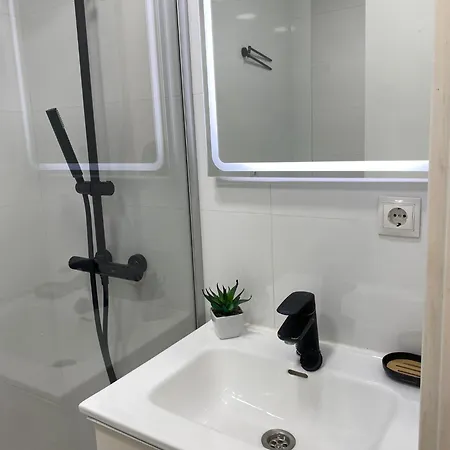 Apartment Estudio Con Piscina Y Parking, Playa A 4 Min A Pie, Tren A 2 Min *