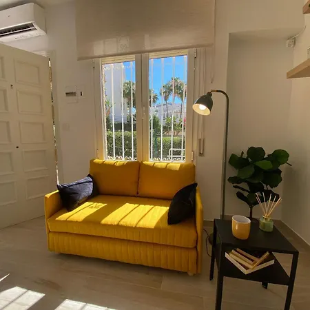 Estudio Con Piscina Y Parking, Playa A 4 Min A Pie, Tren A 2 Min Apartment
