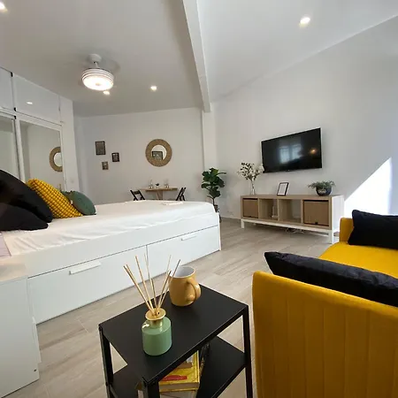 Apartment Estudio Con Piscina Y Parking, Playa A 4 Min A Pie, Tren A 2 Min *