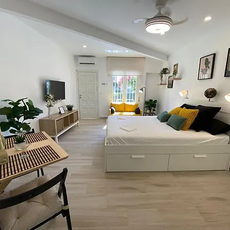 Estudio Con Piscina Y Parking, Playa A 4 Min A Pie, Tren A 2 Min Apartment