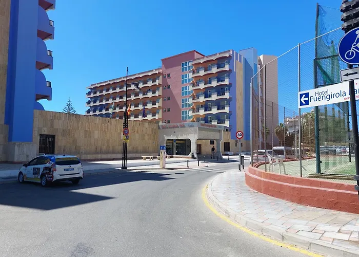 Estudio Con Piscina Y Parking, Playa A 4 Min A Pie, Tren A 2 Min *