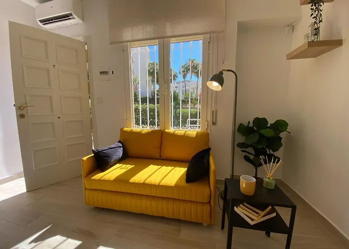 Estudio Con Piscina Y Parking, Playa A 4 Min A Pie, Tren A 2 Min Apartment